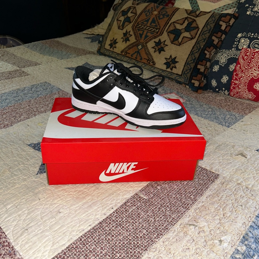 Women’s Nike Low Dunk size 6 NWT